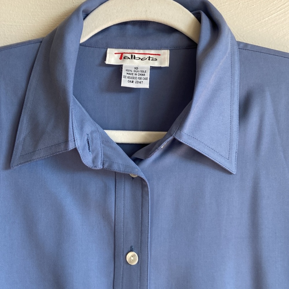 Talbots100% Silk Women’s Classic Blue Dress Shirt size 10